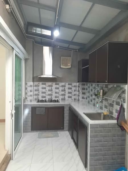Golden Town Sukhumvit-Bearing Station, Samut Prakan, Soi Tesabansamrongtai 6, Sam Rong, Phra Pra Daeng, Samut Prakan, 4 Bedrooms, 100 sqm, Townhouse For Rent, by Adisorn Ploymeerassamee, 500368127 - DDproperty.com