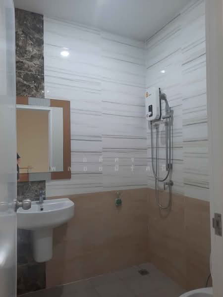 Golden Town Sukhumvit-Bearing Station, Samut Prakan, Soi Tesabansamrongtai 6, Sam Rong, Phra Pra Daeng, Samut Prakan, 4 Bedrooms, 100 sqm, Townhouse For Rent, by Adisorn Ploymeerassamee, 500368127 - DDproperty.com