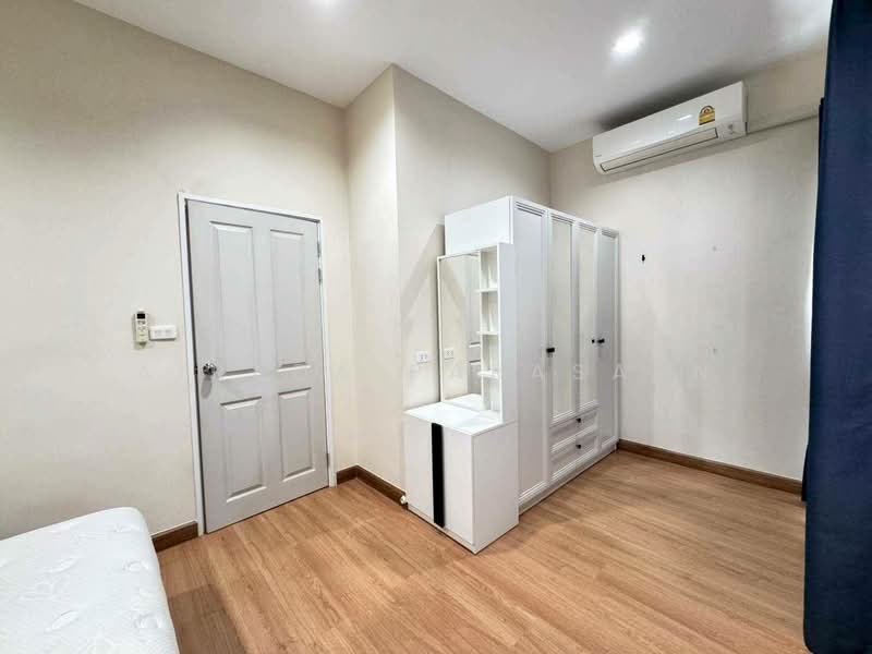 Golden Town 2 Onnut-Ladkrabang, Bangkok, Soi Prachathorn, Lat Krabang, Bangkok, 4 Bedrooms, 72 sqm, Townhouse For Rent, by Airada Parasarn, 500368156 - DDproperty.com