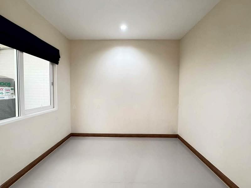Golden Town 2 Onnut-Ladkrabang, Bangkok, Soi Prachathorn, Lat Krabang, Bangkok, 4 Bedrooms, 72 sqm, Townhouse For Rent, by Airada Parasarn, 500368156 - DDproperty.com