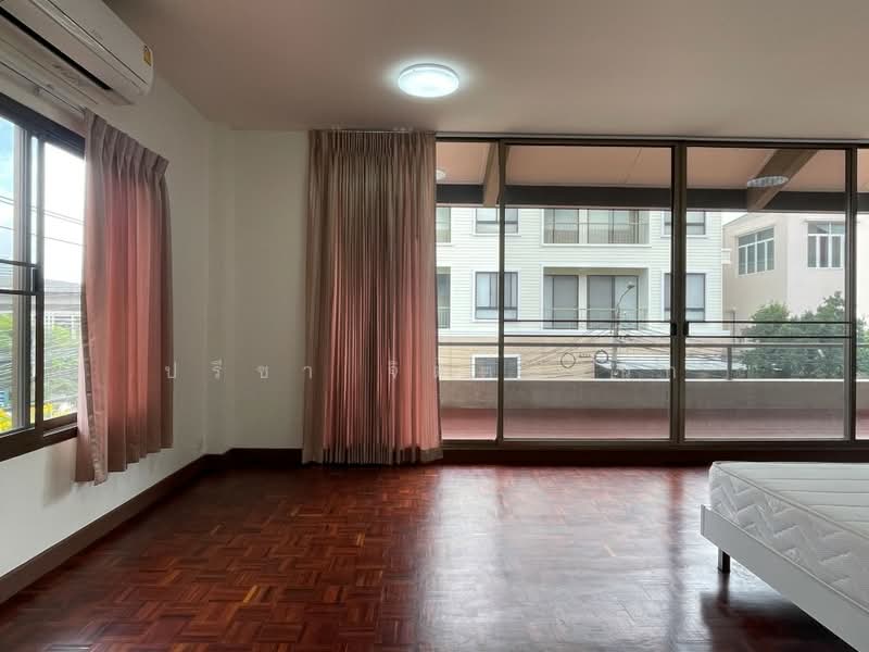 Townhouse in secure compound Pet-Friendly only 2nd-3rd floor with 3 beds 4 baths around BTS Ari, Bangkok, พหลโยธิน, Samsen Nai, Phaya Thai, Bangkok, 3 Bedrooms, 200 sqm, Townhouse For Rent, by ปรีชา จิตต์สมนึก, 500368244 - DDproperty.com