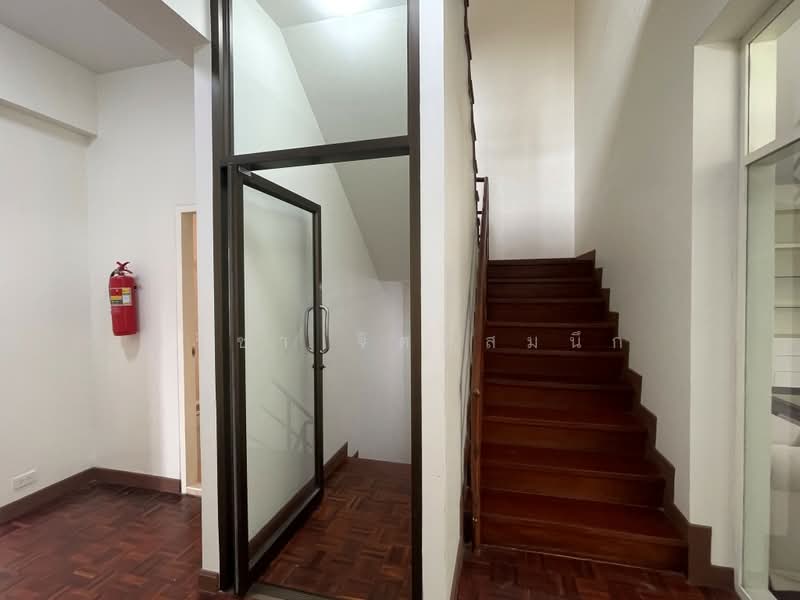 Townhouse in secure compound Pet-Friendly only 2nd-3rd floor with 3 beds 4 baths around BTS Ari, Bangkok, พหลโยธิน, Samsen Nai, Phaya Thai, Bangkok, 3 Bedrooms, 200 sqm, Townhouse For Rent, by ปรีชา จิตต์สมนึก, 500368244 - DDproperty.com