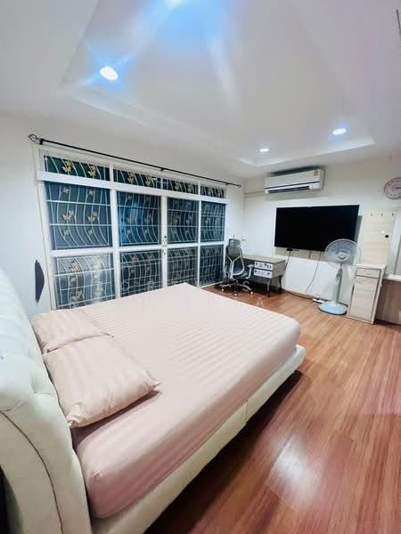 Baan Klang Muang Sukhumvit 113 : บ้านกลางเมือง สุขุมวิท 113, สมุทรปราการ, ซอย ด่านสำโรง 32, สำโรงเหนือ, เมืองสมุทรปราการ, สมุทรปราการ, 142 ตร.ม., ทาวน์เฮ้าส์ ให้เช่า, โดย Forty-Six Real Estate Group, 500368255 - DDproperty.com
