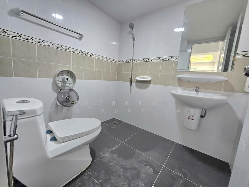 Supalai Ville Wongwaen-Lumlukka Klong 3, Pathum Thani, Phahonyothin Road, Khu Khot, Lam Luk Ka, Pathum Thani, 3 Bedrooms, 160 sqm, Semi-Detached House (Twin House) For Sale, by นภัสศรณ์ วงศ์สินไทยกร (นันท์), 500368274 - DDproperty.com