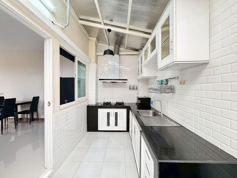Golden Town 2 Onnut-Ladkrabang, Bangkok, Soi Prachathorn, Lat Krabang, Lat Krabang, Bangkok, 4 Bedrooms, 128 sqm, Townhouse For Rent, by ณัฐวิชย์ จุลพันธ์, 500368324 - DDproperty.com
