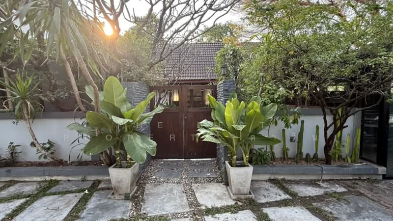 บ้านเดี่ยวพร้อมที่ดินลาดกระบัง กรุงเทพมหานคร, Bangkok, Lat Krabang, Bangkok, 10+ Bedrooms, 698 sqm, Single Detached House For Sale, by The Best Property ดาริน, 500368343 - DDproperty.com