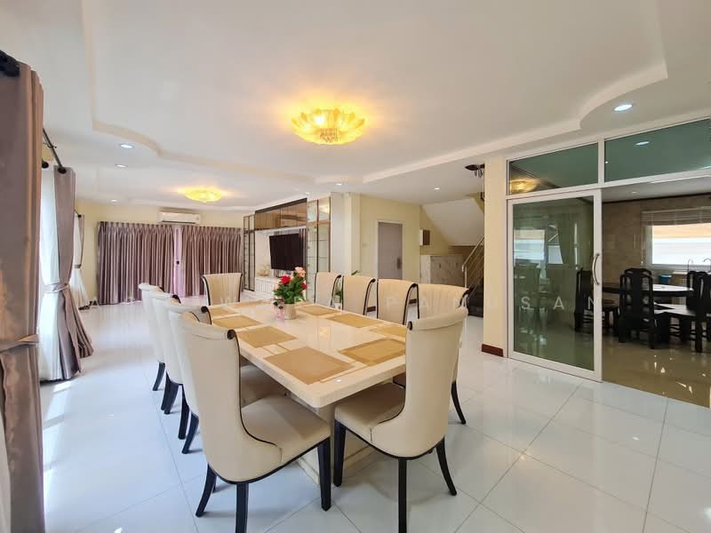 Detached house in Ratchadaphisek, Huai Khwang, near MRT Sutthisan., Bangkok, รัชดาภิเษก, Huai Khwang, Huai Khwang, Bangkok, 7 Bedrooms, 512 sqm, Single Detached House For Rent, by Achiwara Panusan, 500368349 - DDproperty.com