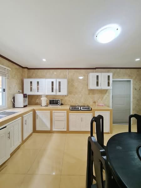 Detached house in Ratchadaphisek, Huai Khwang, near MRT Sutthisan., Bangkok, รัชดาภิเษก, Huai Khwang, Huai Khwang, Bangkok, 7 Bedrooms, 512 sqm, Single Detached House For Rent, by Achiwara Panusan, 500368349 - DDproperty.com