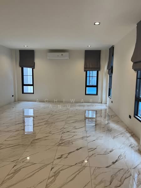 Home Office 20มิถุนา ห้วยขวาง, Bangkok, Huai Khwang, Bangkok, 4 Bedrooms, 350 sqm, Single Detached House For Rent, by Achiwara Panusan, 500368354 - DDproperty.com