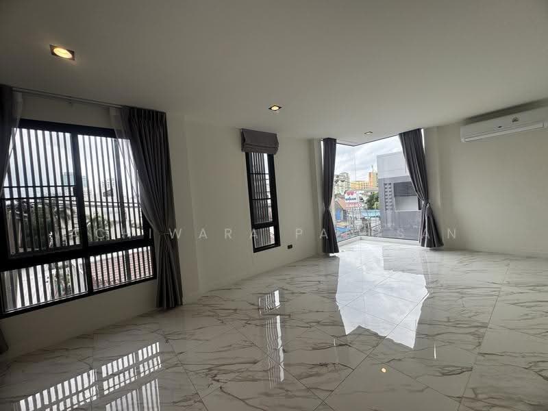 Home Office 20มิถุนา ห้วยขวาง, Bangkok, Huai Khwang, Bangkok, 6 Bedrooms, 400 sqm, Single Detached House For Rent, by Achiwara Panusan, 500368354 - DDproperty.com