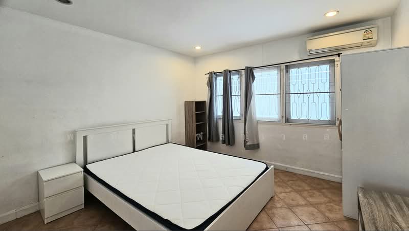 Sammakorn Ramkamhang 112, Bangkok, Saphan Sung, Bangkok, 4 Bedrooms, 200 sqm, Single Detached House For Rent, by Pornthip Flavell, 500368473 - DDproperty.com