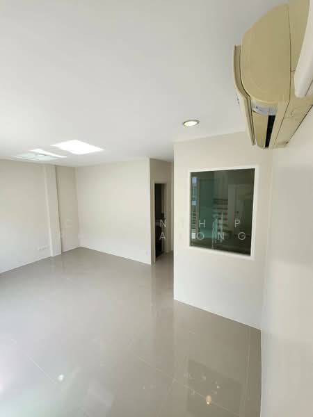Baan Klang Muang S-Sense Rama 9-Ladprao : บ้านกลางเมือง เอสเซ้นส์ พระราม 9-ลาดพร้าว, กรุงเทพ, ซอยลาดพร้าว 84 ถนนลาดพร้าว, วังทองหลาง, กรุงเทพ, 180 ตร.ม., ทาวน์เฮ้าส์ ให้เช่า, โดย Charinthip Phungalong, 500368477 - DDproperty.com
