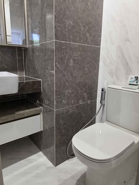 Fynn Asoke, Bangkok, 28 Sukhumvit 10 Alley, Khlong Toei, Bangkok, 1 Bedroom, 35 sqm, Condo For Rent, by Agentbkk, 500368539 - DDproperty.com
