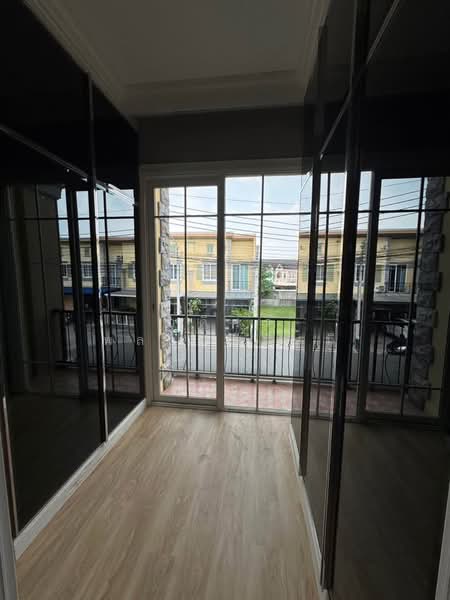Golden Town Rattanathibet-Saima Station, Nonthaburi, Soi Wat Pleng-Bang Na Alley, Rattanathibet Road, Talat Kwan, Muang Nonthaburi, Nonthaburi, 4 Bedrooms, 120 sqm, Townhouse For Rent, by Adisorn Ploymeerassamee, 500368658 - DDproperty.com