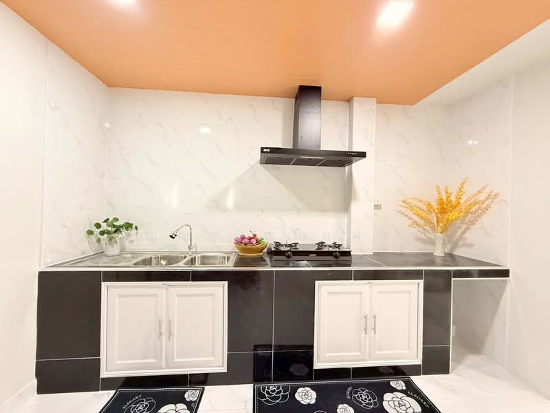 Poonsin Thani 1, Bangkok, Khlong Song Ton Nun, Lat Krabang, Bangkok, 3 Bedrooms, 92 sqm, Townhouse For Sale, by ปัญญา สมหมาย, 500368665 - DDproperty.com