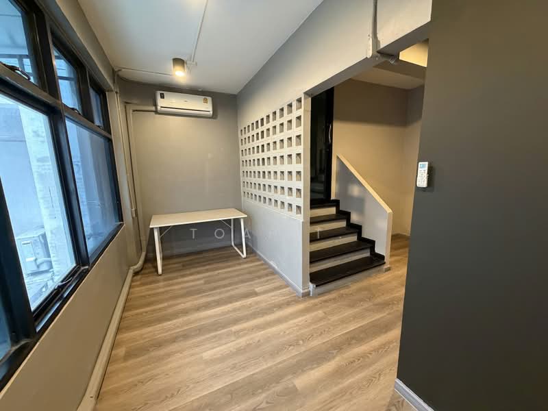 อาคารให้เช่า เอกมัย สุขุมวิท : Building for rent, Ekkamai, Sukhumvit., กรุงเทพ, คลองตันเหนือ, วัฒนา, กรุงเทพ, 240 ตร.ม., ตึกแถว-อาคารพาณิชย์ ให้เช่า, โดย TOAH T., 500368681 - DDproperty.com