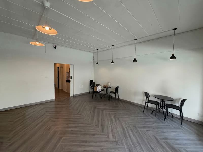อาคารให้เช่า เอกมัย สุขุมวิท : Building for rent, Ekkamai, Sukhumvit, Bangkok, Khlong Tan Nua, Watthana, Bangkok, , 240 sqm, Shophouse For Rent, by TOAH T., 500368681 - DDproperty.com