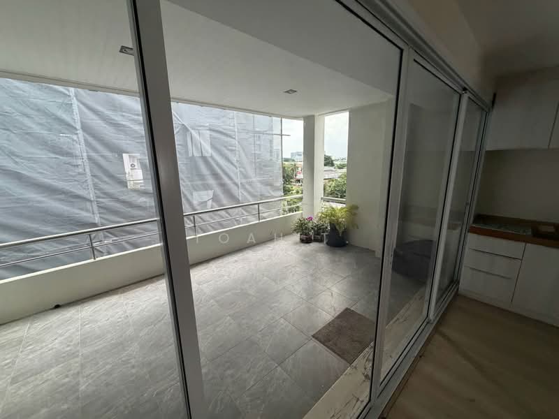 อาคารให้เช่า เอกมัย สุขุมวิท : Building for rent, Ekkamai, Sukhumvit, Bangkok, Khlong Tan Nua, Watthana, Bangkok, , 240 sqm, Shophouse For Rent, by TOAH T., 500368681 - DDproperty.com