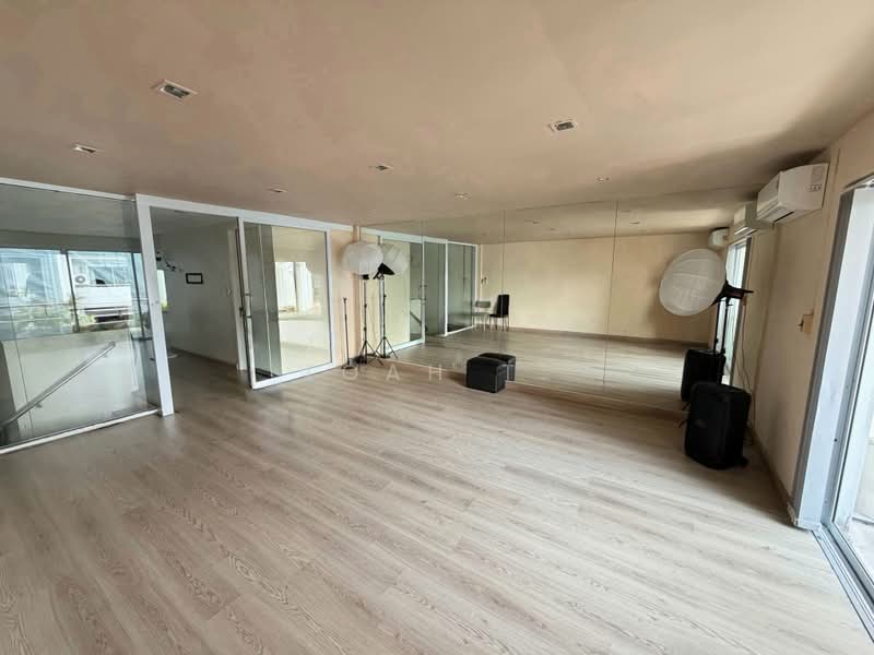อาคารให้เช่า เอกมัย สุขุมวิท : Building for rent, Ekkamai, Sukhumvit, Bangkok, Khlong Tan Nua, Watthana, Bangkok, , 240 sqm, Shophouse For Rent, by TOAH T., 500368681 - DDproperty.com