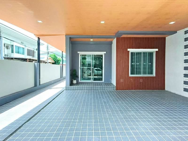 Ratchaphruek Suvarnabhumi-Ladkrabang Village, Bangkok, 397/183 Thanon Chalong Krung, Lam Pla Tiew, Lat Krabang, Bangkok, 4 Bedrooms, 190 sqm, Townhouse For Sale, by ปัญญา สมหมาย, 500368747 - DDproperty.com