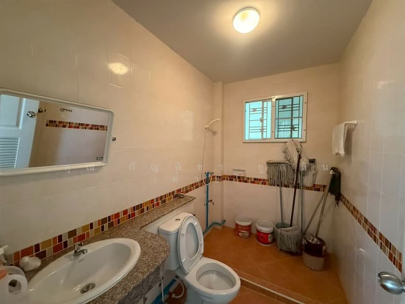 บ้านอาภากร 3 (Baan Apakorn 3) พุทธมณฑล, Nakhon Pathom, ถนนพุทธมณฑลสาย4, Salaya, Phuttha Mon Thon, Nakhon Pathom, 5 Bedrooms, 280 sqm, Single Detached House For Sale, by คุณ กัญพิชา ชูกลิ่น (ฝ้าย), 500368992 - DDproperty.com