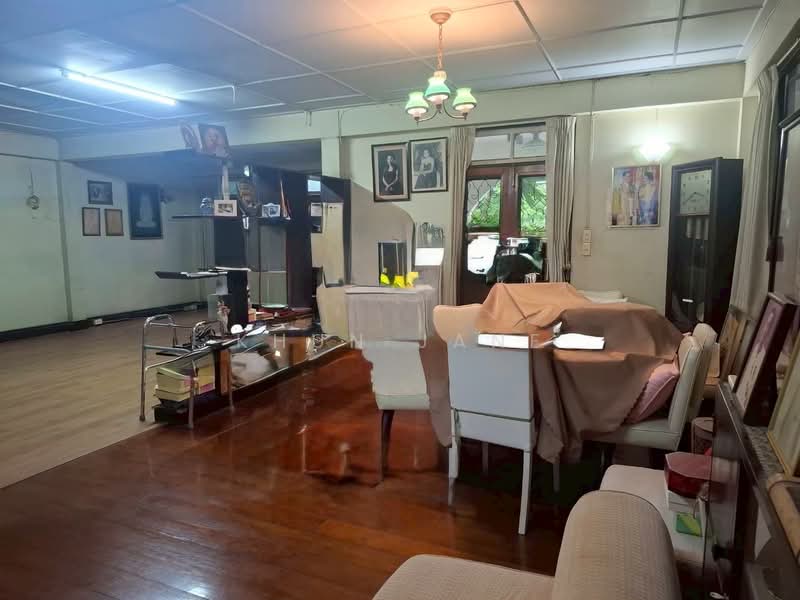 Detached House for Rent in Phrom Phong (SPSJP423), Bangkok, สุขุมวิท49, Khlong Tan Nua, Watthana, Bangkok, 3 Bedrooms, 500 sqm, Single Detached House For Rent, by Khun Jane, 500369023 - DDproperty.com