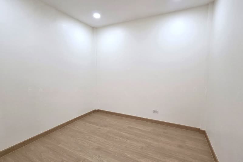 ทาวน์โฮมรีโนเวทใหม่ 2 ห้องนอน หนองป่าครั่ง ใกล้ รพ.กรุงเทพ เชียงใหม่, เชียงใหม่, หนองป่าครั่ง, เมืองเชียงใหม่, เชียงใหม่, 92 ตร.ม., ทาวน์เฮ้าส์ ขาย, โดย Fazwaz (Thailand) Co., Ltd., 500369061 - DDproperty.com