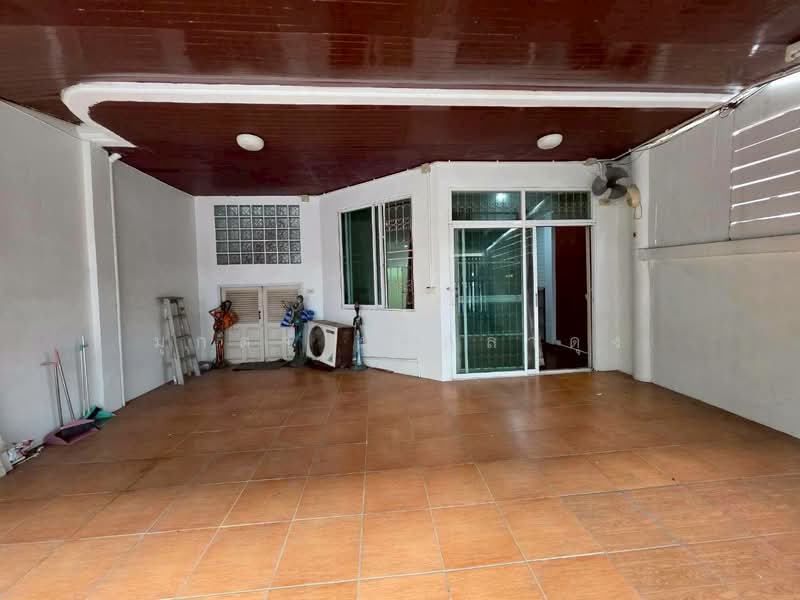 ทาวน์โฮม 3 ชั้น โครงการบ้านเกษมสันต์ 1, Bangkok, Lat Phrao, Bangkok, 5 Bedrooms, 250 sqm, Townhouse For Sale, by มุกดา มังคลาดุง, 500369171 - DDproperty.com
