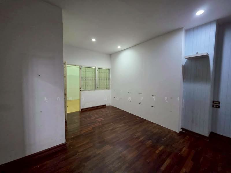 ทาวน์โฮม 3 ชั้น โครงการบ้านเกษมสันต์ 1, Bangkok, Lat Phrao, Bangkok, 5 Bedrooms, 250 sqm, Townhouse For Sale, by มุกดา มังคลาดุง, 500369171 - DDproperty.com