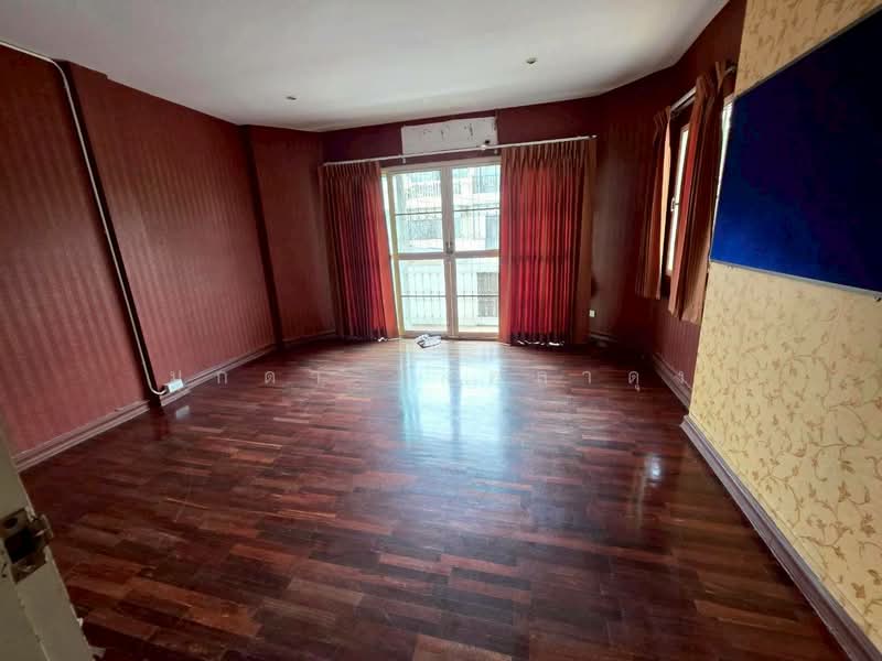ทาวน์โฮม 3 ชั้น โครงการบ้านเกษมสันต์ 1, Bangkok, Lat Phrao, Bangkok, 5 Bedrooms, 250 sqm, Townhouse For Sale, by มุกดา มังคลาดุง, 500369171 - DDproperty.com