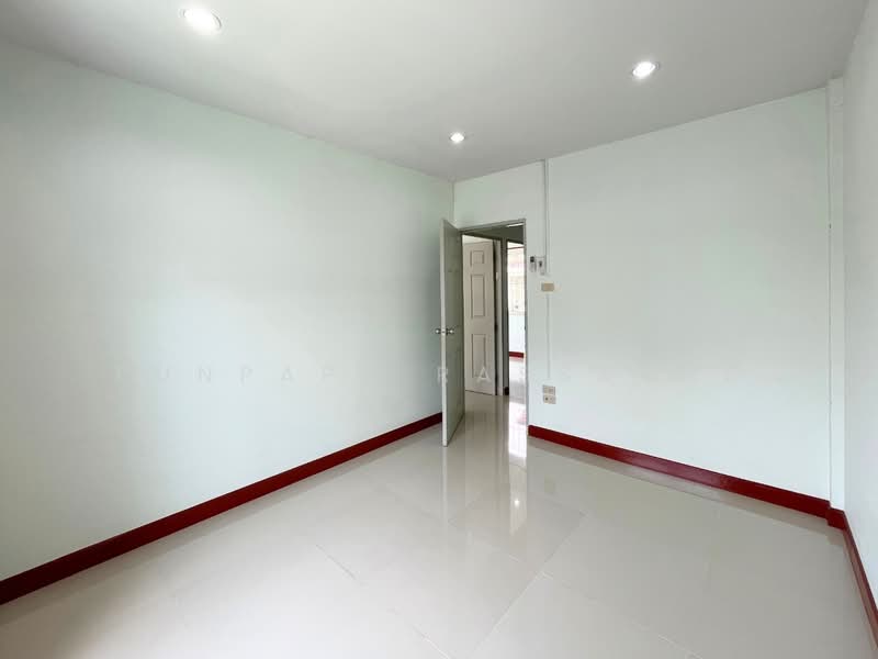 Buathong Thani, Nonthaburi, Soi Buathong Thani Village, Bang Bua Thong, Nonthaburi, 3 Bedrooms, 120 sqm, Townhouse For Sale, by Punpapa Rassamee, 500369292 - DDproperty.com