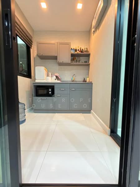 NG457 ให้เช่า ทาวน์โฮม Cozy โชคชัย 4 หลังมุม แต่งสวย บ้านใหม่มาก บิ้วอินทั้งหลัง พร้อมเฟอร์, กรุงเทพ, โชคชัย4, ลาดพร้าว, กรุงเทพ, 207 ตร.ม., ทาวน์เฮ้าส์ ให้เช่า, โดย NTG Property House Co.,Ltd., 500369314 - DDproperty.com