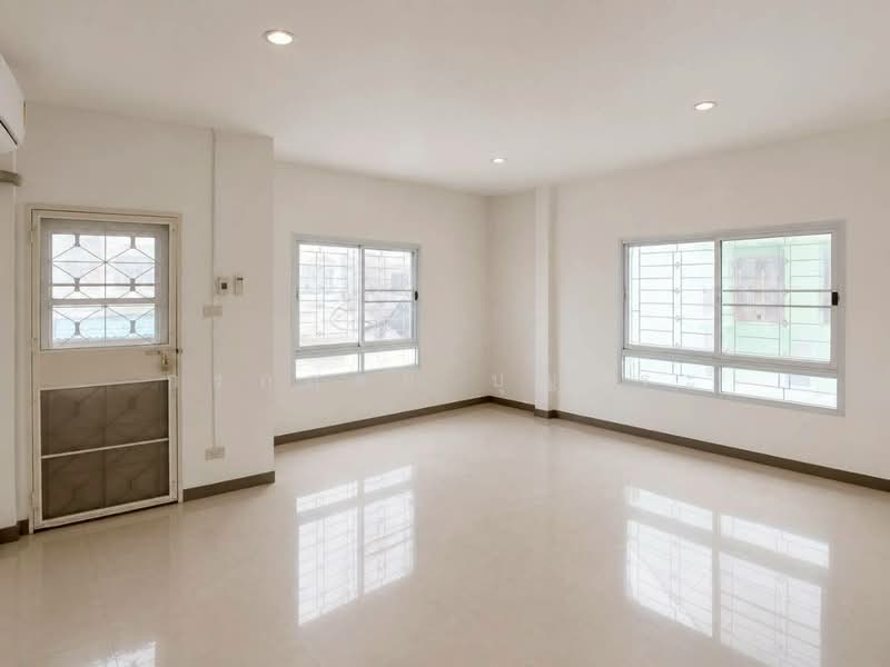 Ruenrudee Village : หมู่บ้านรื่นฤดี รามคำแหง 180, Bangkok, รามคำแหง 180, Min Buri, Bangkok, 3 Bedrooms, 130 sqm, Townhouse For Sale, by กรกฤตย์ บุญสระ, 500369343 - DDproperty.com