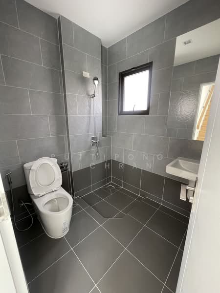 Venue ID Westgate, Nonthaburi, 72 Leabklnogbangsia, Bang Mae Nang, Bang Yai, Nonthaburi, 4 Bedrooms, 185 sqm, Semi-Detached House (Twin House) For Sale, by Puttipong Wichran, 500369469 - DDproperty.com
