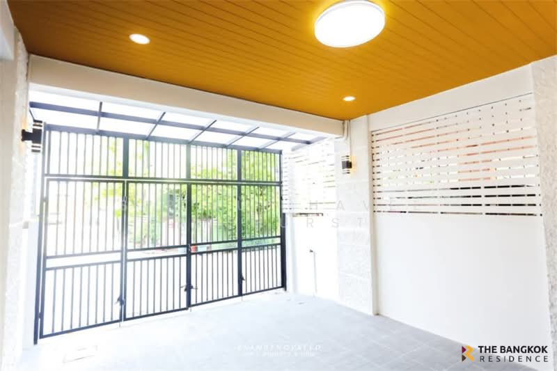 Townhouse Area Ladprao, Bangkok, อินทราภรณ์, Phlapphla, Wang Thonglang, Bangkok, 4 Bedrooms, 200 sqm, Townhouse For Sale, by Sirirut Havee Akehurst, 500369537 - DDproperty.com