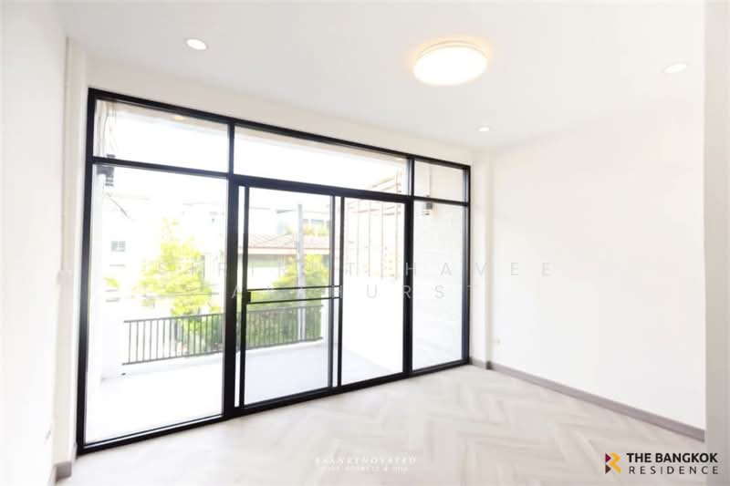 Townhouse Area Ladprao, Bangkok, อินทราภรณ์, Phlapphla, Wang Thonglang, Bangkok, 4 Bedrooms, 200 sqm, Townhouse For Sale, by Sirirut Havee Akehurst, 500369537 - DDproperty.com