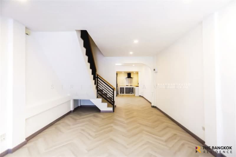 Townhouse Area Ladprao, Bangkok, อินทราภรณ์, Phlapphla, Wang Thonglang, Bangkok, 4 Bedrooms, 200 sqm, Townhouse For Sale, by Sirirut Havee Akehurst, 500369537 - DDproperty.com