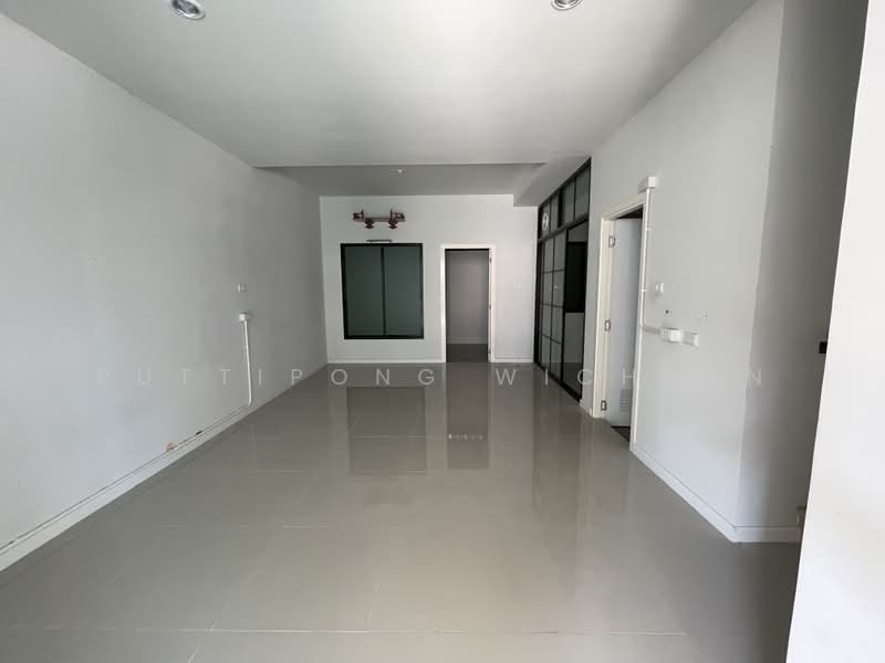 S Gate Town Ratchaphruek-Tivanon, Pathum Thani, Soi Plai Bua Phatthana, Bang Khu Wat Subdistrict, Mueang Pathum Thani District, Pathum Thani Province, Bang Khu Wat, Muang Pathum Thani, Pathum Thani, 3 Bedrooms, 128 sqm, Townhouse For Sale, by Puttipong Wichran, 500369635 - DDproperty.com