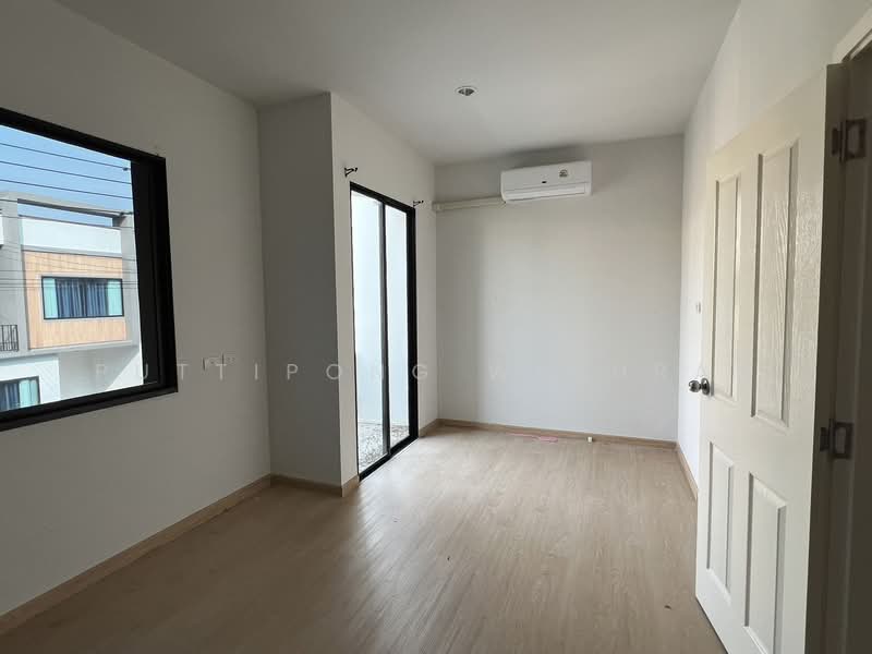 S Gate Town Ratchaphruek-Tivanon, Pathum Thani, Soi Plai Bua Phatthana, Bang Khu Wat Subdistrict, Mueang Pathum Thani District, Pathum Thani Province, Bang Khu Wat, Muang Pathum Thani, Pathum Thani, 3 Bedrooms, 128 sqm, Townhouse For Sale, by Puttipong Wichran, 500369635 - DDproperty.com