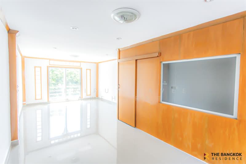 Shophouse Area Bang Kapi, Bangkok, เสรีไทย, Khlong Kum, Bueng Kum, Bangkok, 4 Bedrooms, 200 sqm, Townhouse For Sale, by Sirirut Havee Akehurst, 500369700 - DDproperty.com