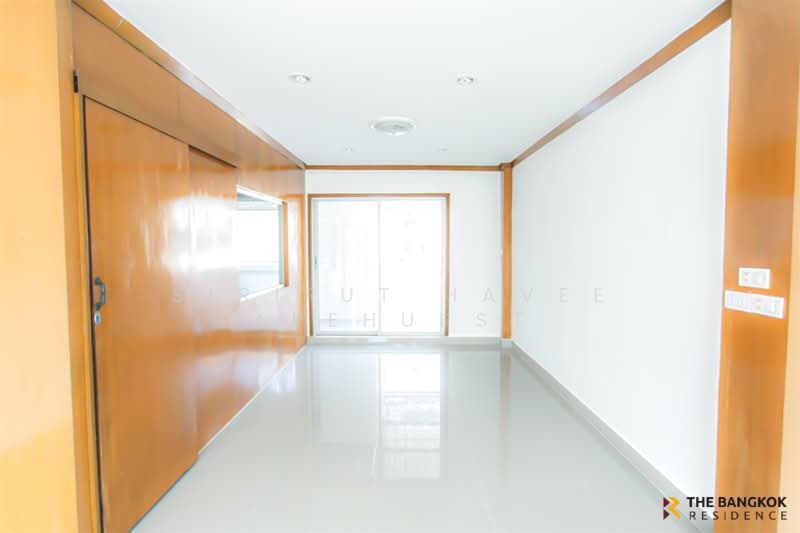 Shophouse Area Bang Kapi, Bangkok, เสรีไทย, Khlong Kum, Bueng Kum, Bangkok, 4 Bedrooms, 200 sqm, Townhouse For Sale, by Sirirut Havee Akehurst, 500369700 - DDproperty.com