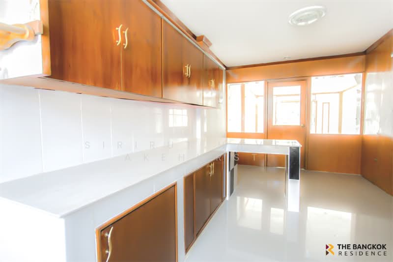 Shophouse Area Bang Kapi, Bangkok, เสรีไทย, Khlong Kum, Bueng Kum, Bangkok, 4 Bedrooms, 200 sqm, Townhouse For Sale, by Sirirut Havee Akehurst, 500369700 - DDproperty.com