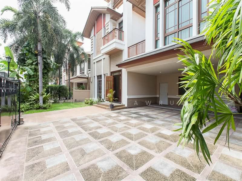 Baan Sansiri Sukhumvit 67, Bangkok, 32 Soi Sukhumvit 67, Phra Kanong Nua, Watthana, Bangkok, 4 Bedrooms, 394 sqm, Single Detached House For Rent, by Kanrutai Dawruang, 500369723 - DDproperty.com