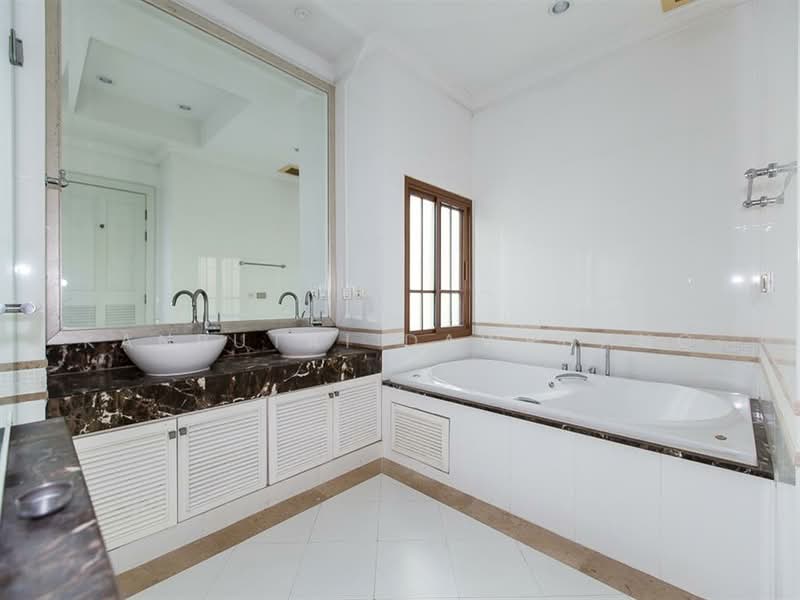 Baan Sansiri Sukhumvit 67, Bangkok, 32 Soi Sukhumvit 67, Phra Kanong Nua, Watthana, Bangkok, 4 Bedrooms, 394 sqm, Single Detached House For Rent, by Kanrutai Dawruang, 500369723 - DDproperty.com