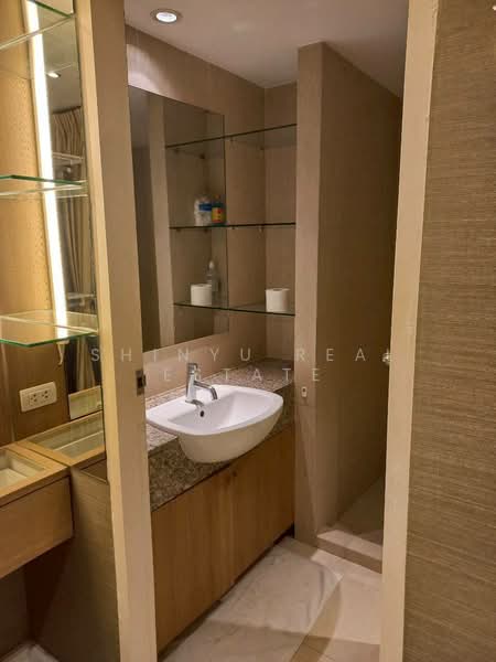 The Clover Thonglor Residence, Bangkok, Soi Sukhumvit 55, Khlong Tan Nua, Watthana, Bangkok, 1 Bedroom, 36 sqm, Condo For Rent, by Shinyu Real Estate, 500369735 - DDproperty.com