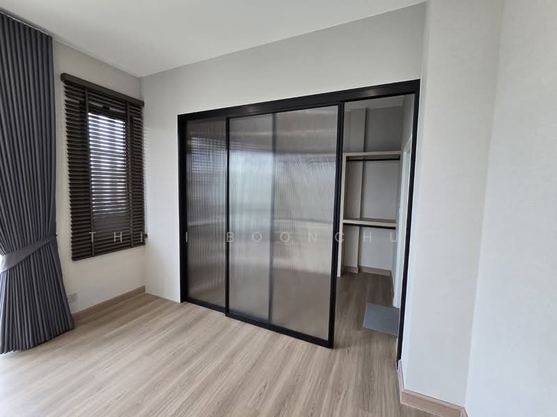 Baan Ninya Krungthepkreetha-Motorway, Bangkok, Khlong Song Ton Nun, Lat Krabang, Bangkok, 4 Bedrooms, 300 sqm, Single Detached House For Rent, by Thiti Boonchurn, 500369766 - DDproperty.com