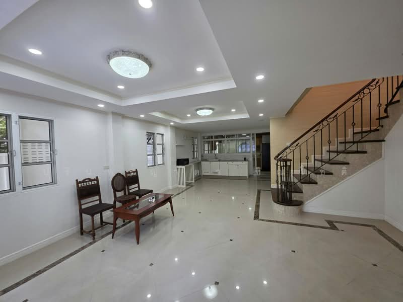 บ้านเดี่ยว สีลม, กรุงเทพ, silom 13, สีลม, บางรัก, กรุงเทพ, 300 ตร.ม., บ้านเดี่ยว ให้เช่า, โดย ปรินทร์ญาดา ชิณโชติ, 500369862 - DDproperty.com