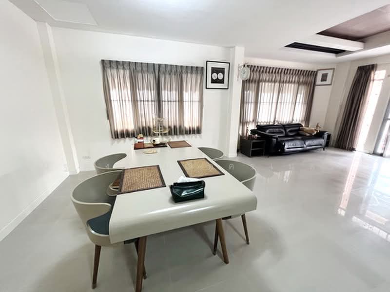Moobaan Narawan, Bangkok, Soi Phatthanakan 44, Suan Luang, Bangkok, 3 Bedrooms, 200 sqm, Single Detached House For Rent, by นัฐพงค์ มณีอัครเนตร, 500369902 - DDproperty.com