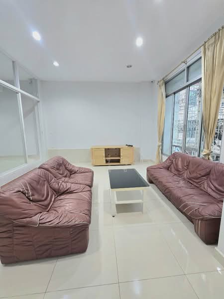 Baan Klang Muang British Town Sri Dan 24, Samut Prakan, ศรีด่าน 24, Samrong Nua, Muang Samut Prakarn, Samut Prakan, 3 Bedrooms, 320 sqm, Townhouse For Rent, by ปรินทร์ญาดา ชิณโชติ, 500369945 - DDproperty.com