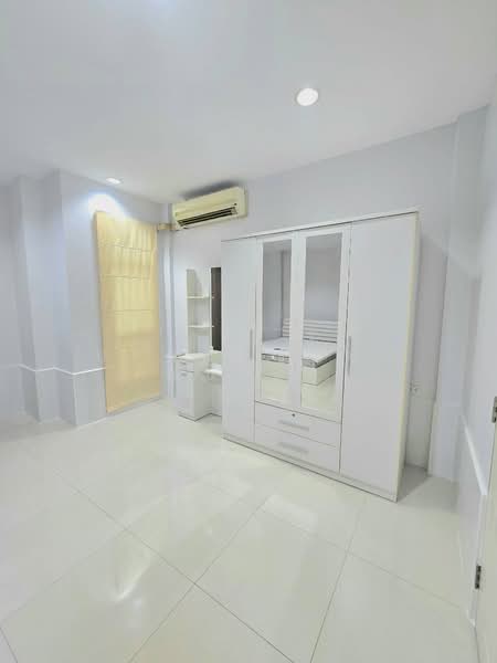 Baan Klang Muang British Town Sri Dan 24, Samut Prakan, ศรีด่าน 24, Samrong Nua, Muang Samut Prakarn, Samut Prakan, 3 Bedrooms, 320 sqm, Townhouse For Rent, by ปรินทร์ญาดา ชิณโชติ, 500369945 - DDproperty.com